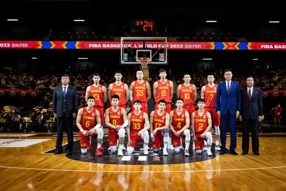 至于卡瓦哈尔，他同样被排除在和阿拉维斯的比赛之外。